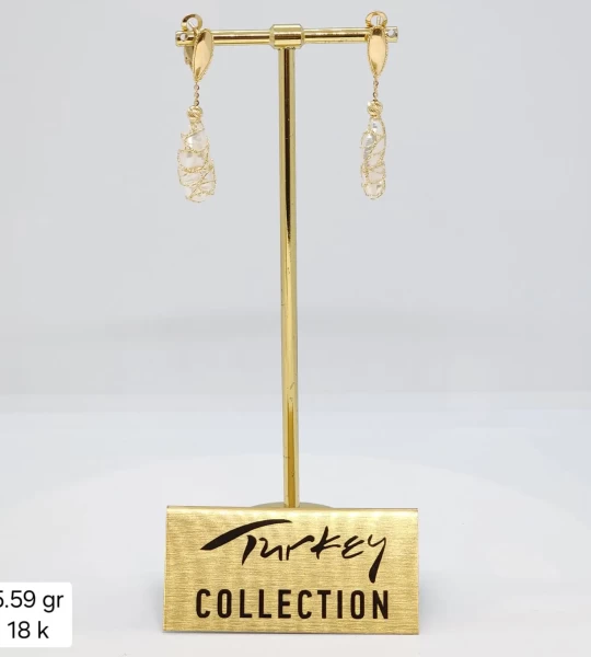 18 karat earring, weight 5.59