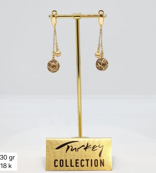 18 karat earring, weight 7.30